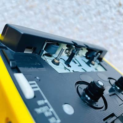 Sony WM-AF59 Walkman Cassette Player, Excellent Yellow, Working ! image 9