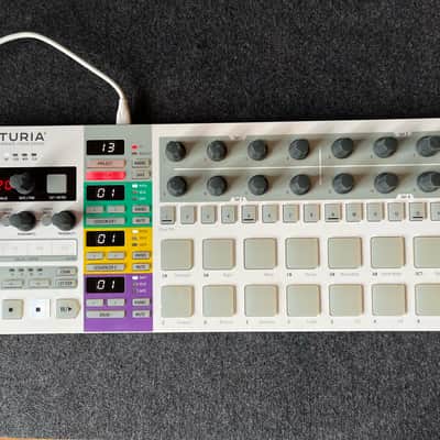 Arturia BeatStep Pro MIDI Controller 2017 - Present - White image 2