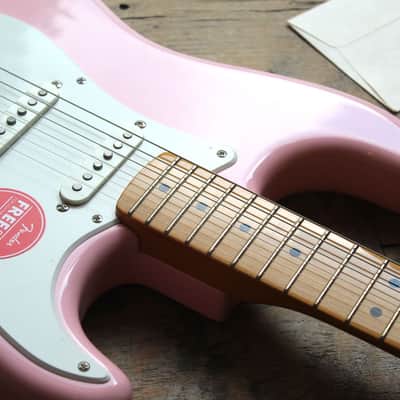 SQUIER "LIMITED Classic Vibe™ '50s Stratocaster Hard Tail, Maple Fingerboard, Parchment Pickguard, Shell Pink" 3, 06 KG image 2
