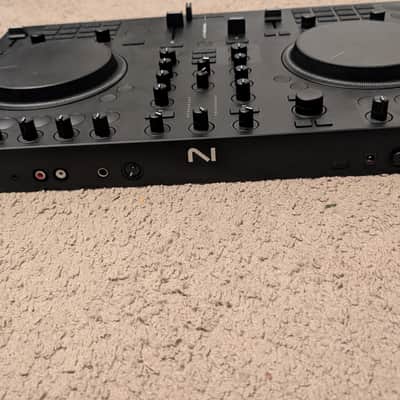 Native Instruments Traktor MX2 DJ Controller image 2
