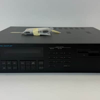 Roland S-550 Digital Sampler 1988 (Serviced / Warranty)