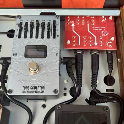 VOX VE-EXHB loaded pedalboard with 5 VOX effect pedals from the new fancy Valvenergy series with ,,Nutube" technology* Tube overdrive/Tube booster/Tube preamp EQ/Tube compressor/Tuner pedal*very rare board/was for VOX dealers only*list price 1199€ image 6