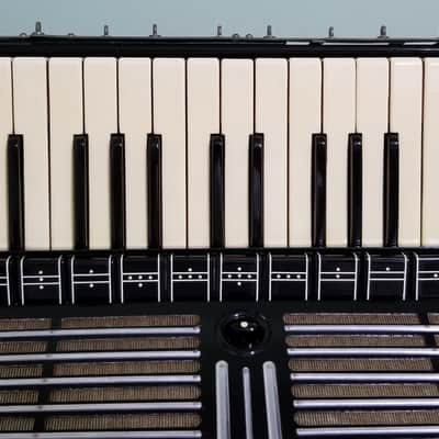 Hohner Morino VI M 1960's FREE Bass image 3