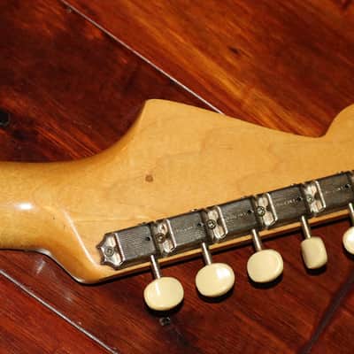 1963 Fender Duo-Sonic Rare Mahogany Body (SKU:FEE1030) image 6