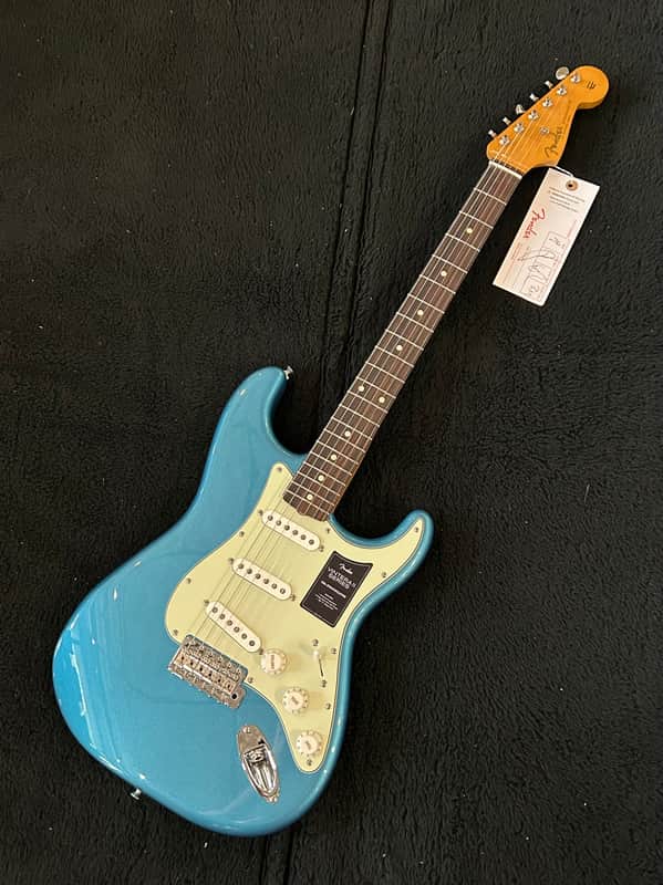 Fender Vintera II '60s Stratocaster with Rosewood Fretboard  Lake Placid Blue  # MX23053329  7 lbs. 13.1 oz image 1