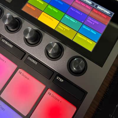 Native Instruments Maschine Plus 2020 - Present - Black image 3