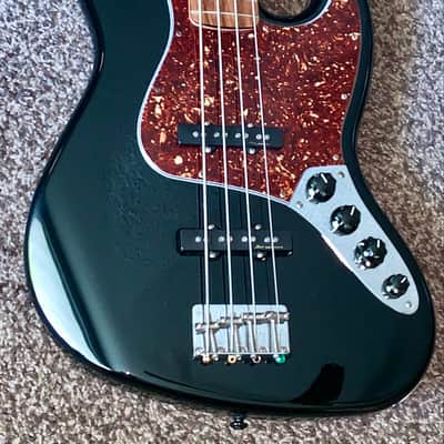 2003 Fender Deluxe Active Jazz Bass electric guitar skb hardshell case image 7