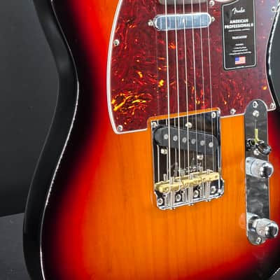 Fender American Professional II Telecaster®, Rosewood Fingerboard, 3-Color Sunburst image 3