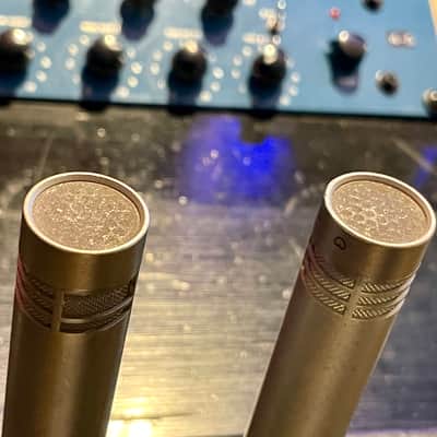Pair of Neumann Vintage KM 84 Small Diaphragm Cardioid Condenser Microphone Stereo Pair with very close serials! Silver Nickle image 4