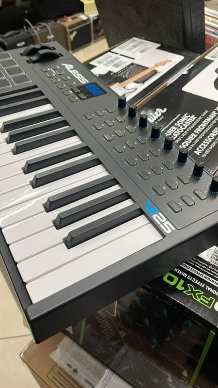 Alesis VI25 USB MIDI Keyboard / Pad Controller 2010s - Black Bild 1