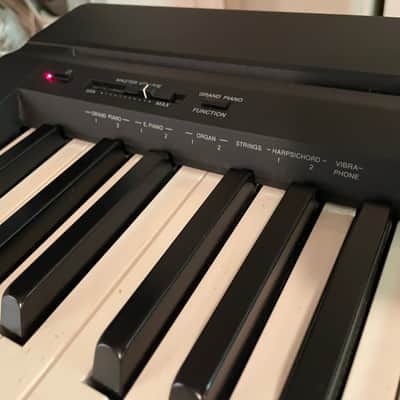 Yamaha P-35 88-Note Digital Piano in Black Bild 11
