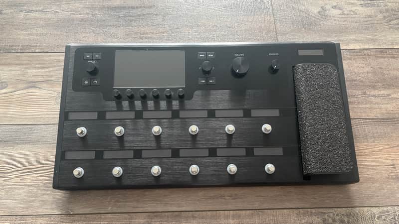 Line 6 Helix Floor 2015 - Present - Black with Backpack