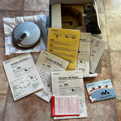 Sony D-EJ761 CD Walkman - Complete in Box (CIB) w/ Original Manuals & Accessories image 2