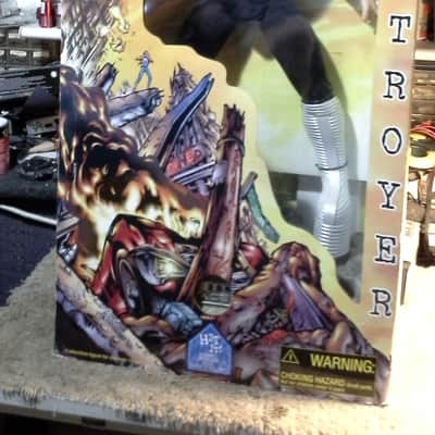KISS ACE FREHLEY 24" DESTROYER DOLL LIMITED EDITION DEVASTATED CITY BASE W/BOX image 3