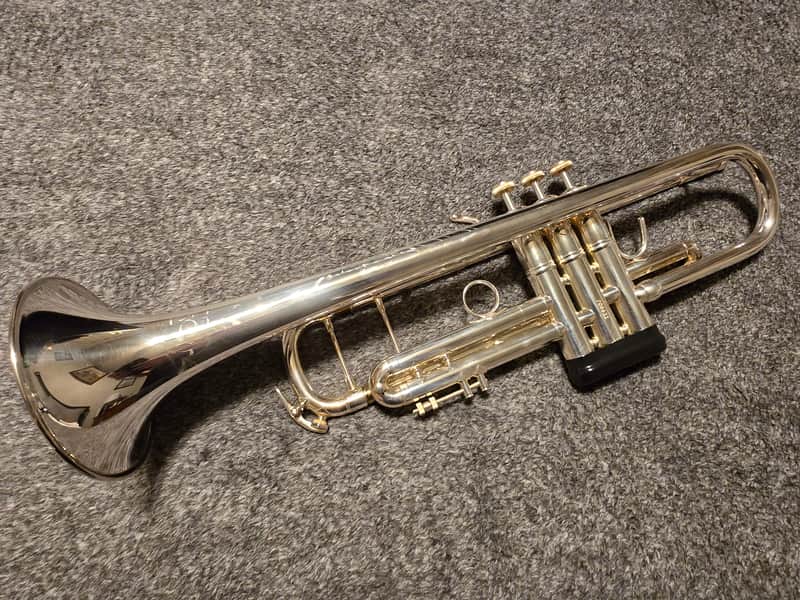 Bach 180S-37TW2024 Custom Stradivarius Bb Trumpet with Engraving 2010s - Silver image 1