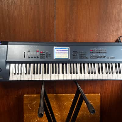 Korg TRITON Extreme 76-Key Music Workstation/Sampler New battery w/ case