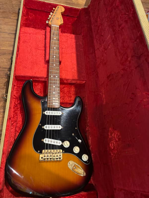 Fender Stevie Ray Vaughan Stratocaster with Pau Ferro Fretboard 1992-1999 - 3-Color Sunburst