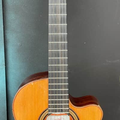 Jose Ramirez Estudio 2CWE Cutaway Electric 2007 a very user friendly model ready for your next Jazz Gig ! image 8
