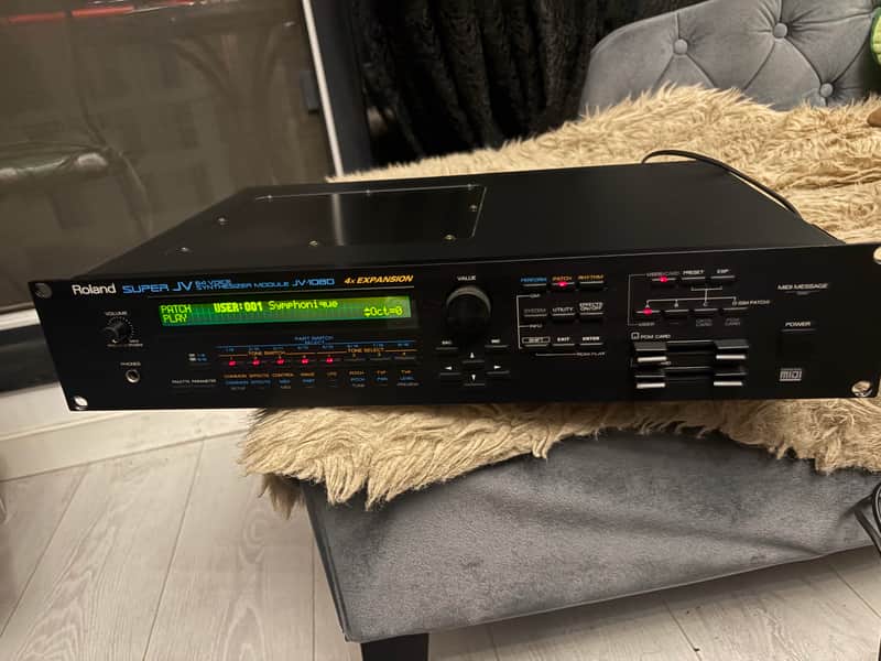 Roland JV-1080 64-Voice Synthesizer Module 1994 - 2001 - Black image 1
