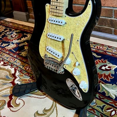 G&L USA Legacy SSS Gloss Black with HSC image 3
