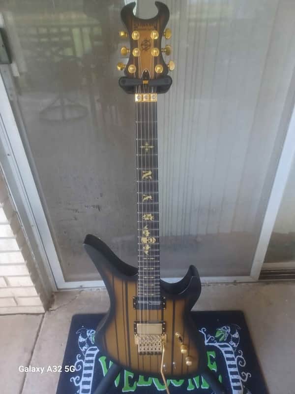 Schecter Synyster Gates Signature Synyster Custom-S Sustainiac with Schecter Humbucker