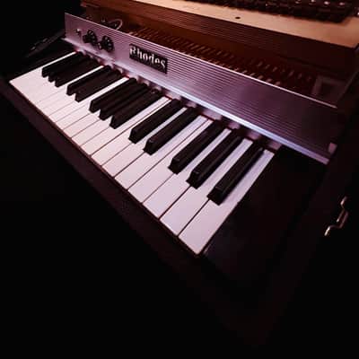 Rhodes Piano Bass - Black image 1