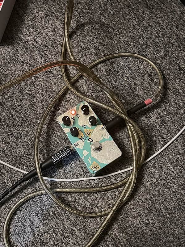 BJFE Model D (4-Knob) 2000 - 2018 - Graphic image 1