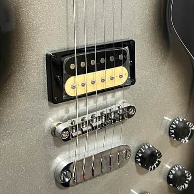 Dean Cadillac 1980 - Metallic Silver Burst image 3