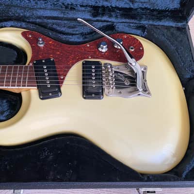 Mosrite The Ventures Model Super Custom '65 Pearl Vibramute Tremolo Japan OHSC MIJ image 3