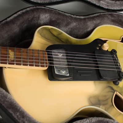 Wandre BB Model Semi-Hollow Body Electric Guitar (1960), hard shell case. image 13