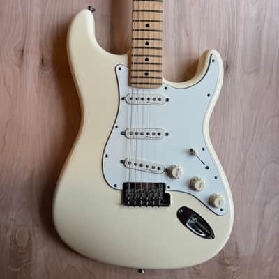 Fender American Standard Stratocaster with Maple Fretboard 2008 - 2016 - Olympic White image 1