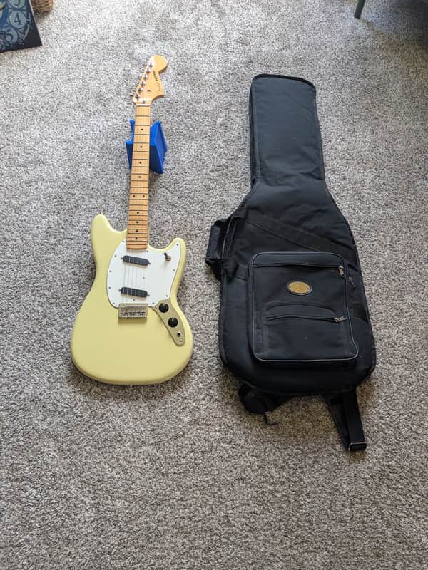 Fender Player II Mustang 2024 - Present - Hialeah Yellow