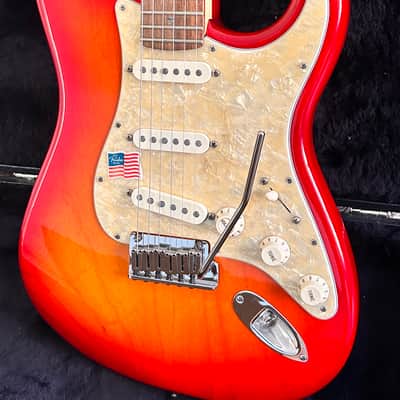 Fender American Deluxe Ash Stratocaster 2005 - Cherry Sunburst image 3