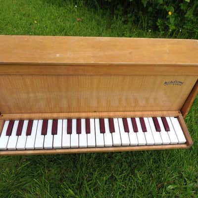 Toy piano Michelsonne Paris 37 touches 37-k rare model image 1