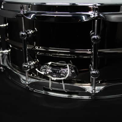 Ludwig 5.5" x 14" Universal Brass Snare Drum, Chrome Hardware image 3