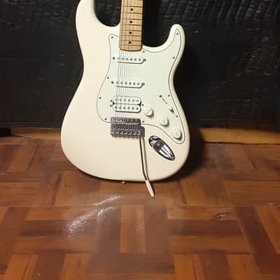Fender Stratocaster HSS 2022 - White image 3