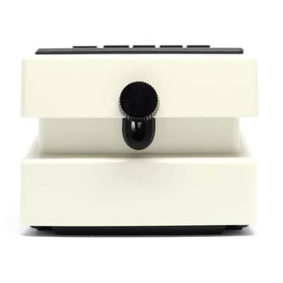 Boss LS-2 Line Selector Effects Pedal - White image 6