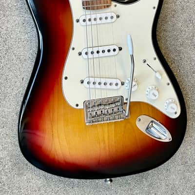 Fender Highway One Stratocaster with Rosewood Fretboard 2006 - 2011 - 3-Color Sunburst image 1