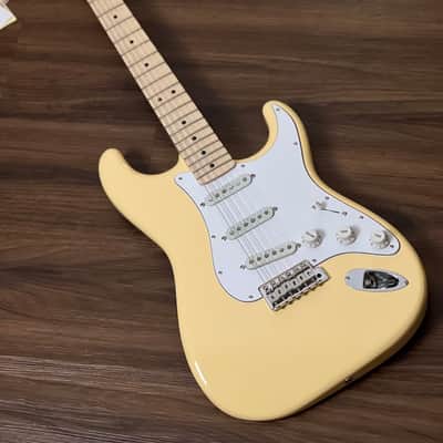 Fender Japan Yngwie Malmsteen Stratocaster in Yellow White image 2