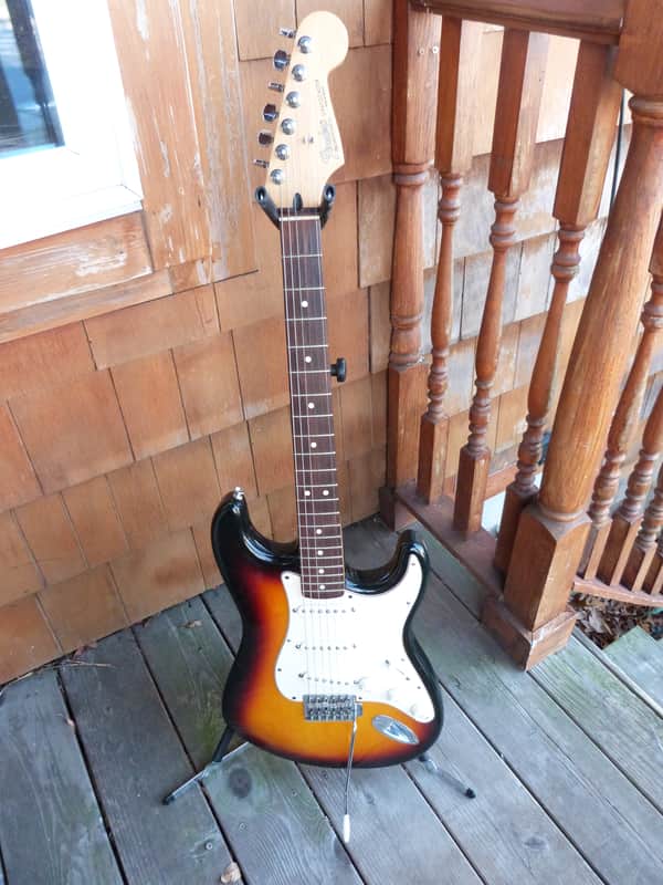 Fender Strat Sunburst made in mexico with original hardshell case 2005 - Sunburst image 1