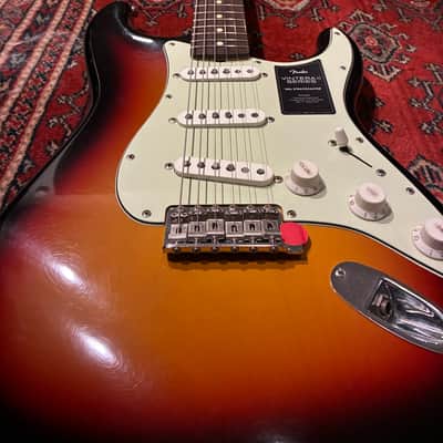 Fender Limited Edition Vintera II  '60s Stratocaster - Road Worn 3-Color Sunburst image 1