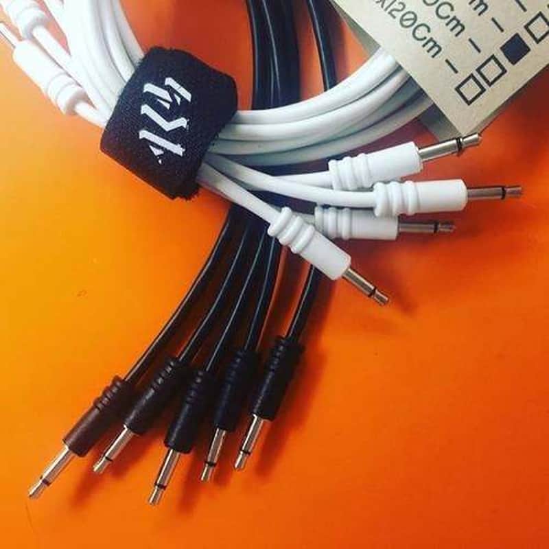 ALM-PC001x15 Pack of 5 x 15cm 3.5mm patch cables - WHITE image 1