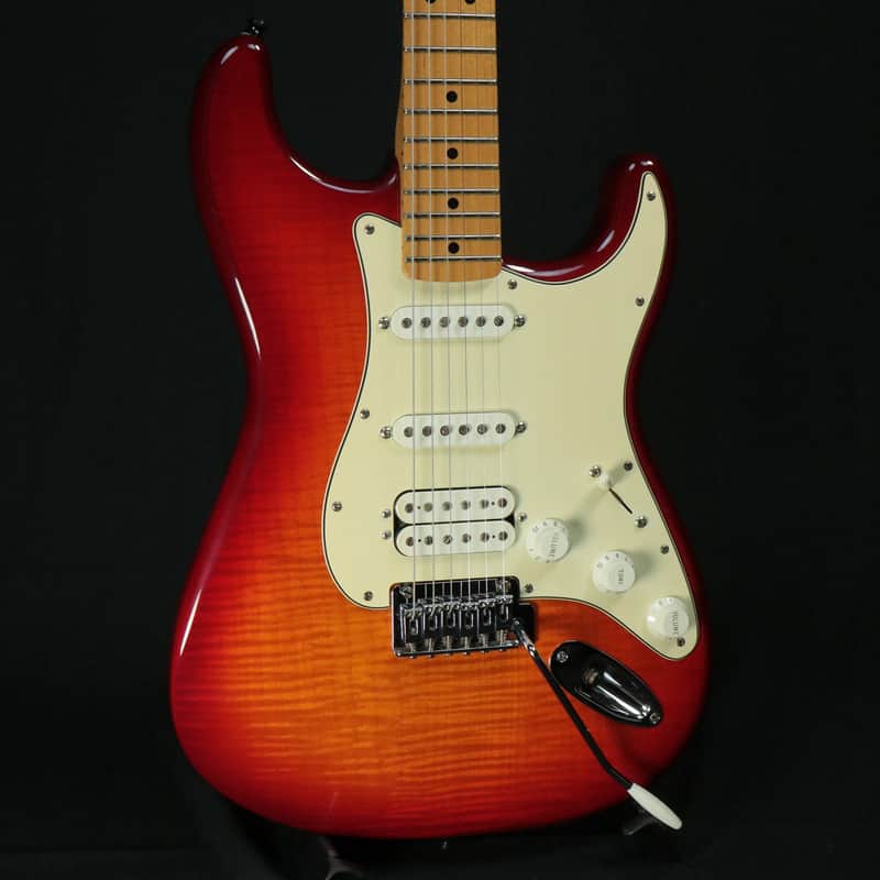 Fender Mexico Deluxe Stratocaster HSS Plus with iOS Connectivity, Aged Cherry Burst [MX15589014] (05/19)
