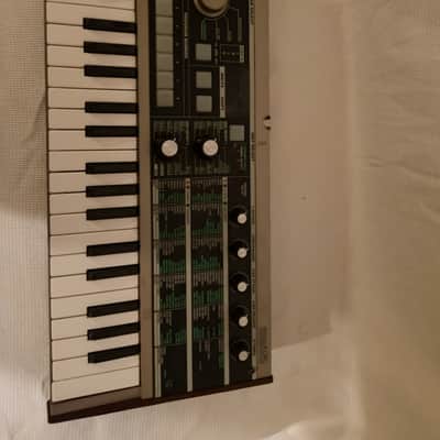 Korg MicroKORG 37-Key Synthesizer/Vocoder 2002 - 2019 - Silver image 1