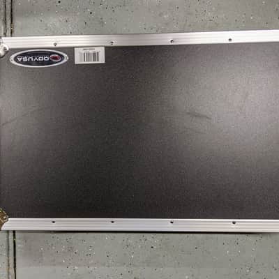 Pioneer DDJ-1000 SRT-W (Limited Edition White)  plus an Odyssey flight case image 2