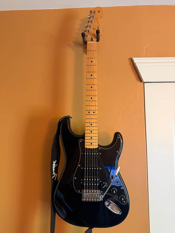 Fender Special Edition Standard HSS Stratocaster with Maple Fretboard 2010 - 2015 - Black