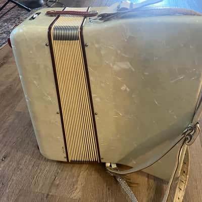 Regent Accordion Unknown (probably 1950"s) - White image 6