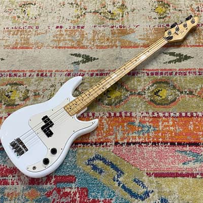 1989 Peavey Fury 4-String Bass - Made in USA P-Bass Style in Artic White with Hardshell Case image 2