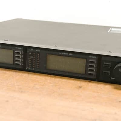 Shure UR4D Wireless Receiver w/ two UR2/SM58 Handheld Mics - L3 Band CG0128P image 3