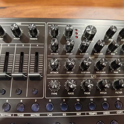 Roland SH-4D polyphonic desktop synthesizer image 5